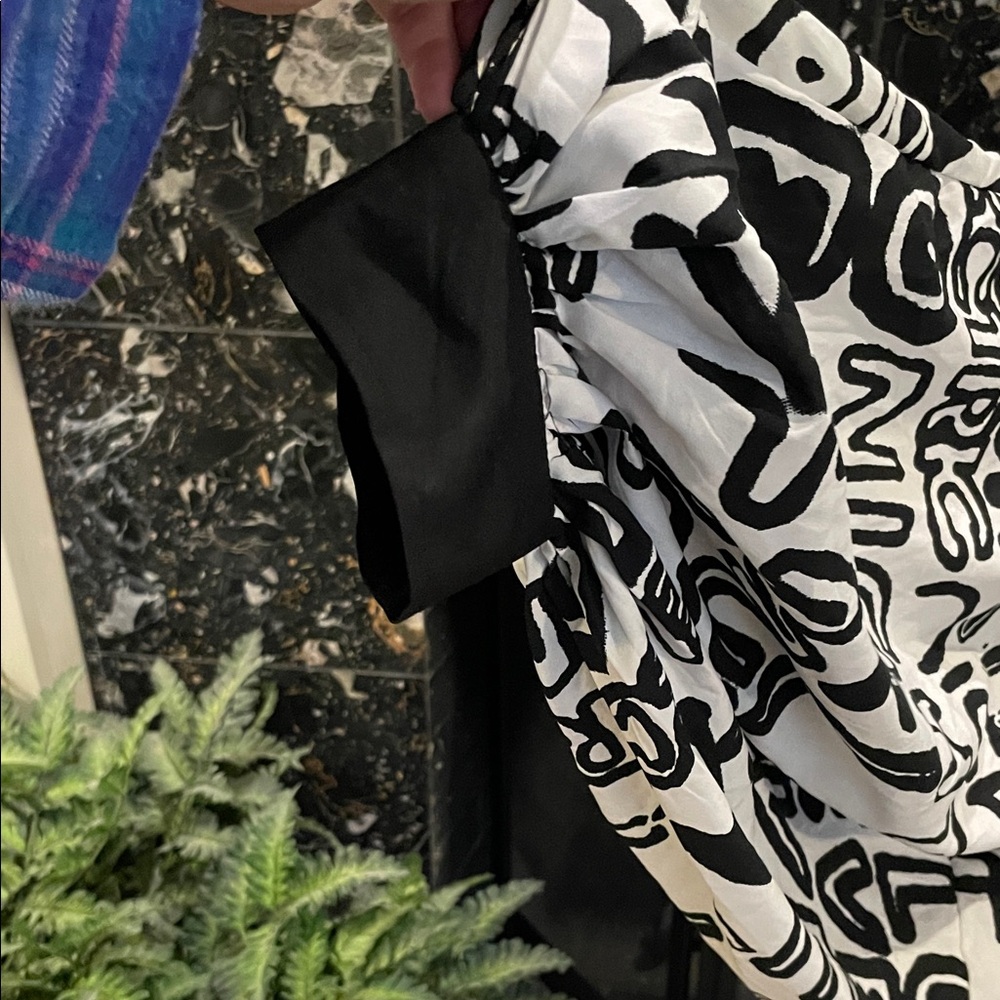 Live 4 Truth Monochrome Graphic Shirt - Picture 4 of 10